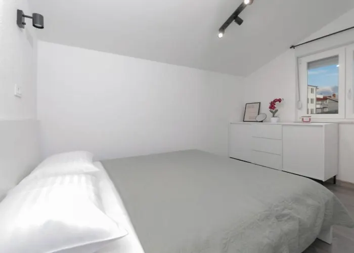 Sun Apartment *